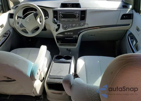 2011 Toyota Sienna z USA, uszkodzony, nr VIN 5TDKK3DC9BS093125